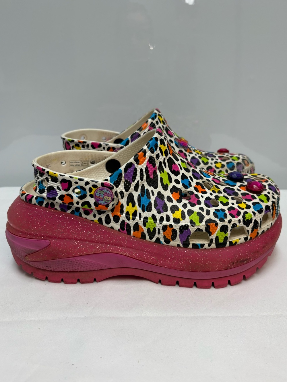 Crocs x Lisa Frank Classic Mega Crush Clog Pink Platform Leopard Size 7